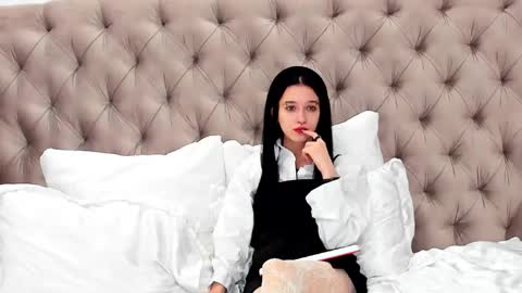 LissaAllison online show from March 4, 5:11 am