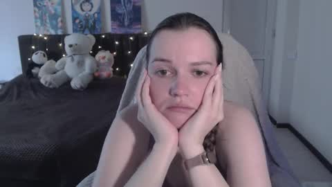 little__flowers online show from November 20, 8:04 am