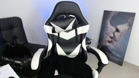 Amelie  online show from April 4, 11:47 pm