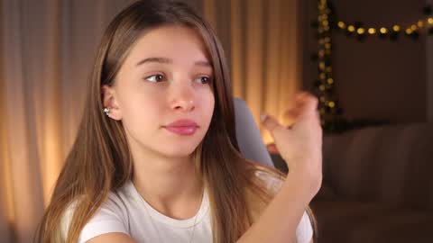 Kiki online show from October 17, 3:37 pm