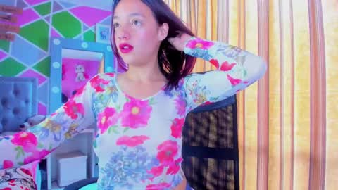 Im Laura. buy my contentcompra mi contenido offline  online show from November 6, 4:57 pm