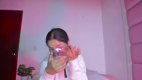 Snapshot of littlee_emma_ chatting on October 1, 3:11 am littlee_emma_ online show from October 1, 3:11 am