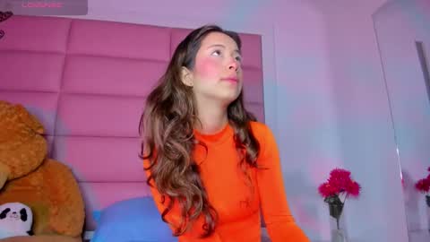 Snapshot of littlee_emma_ chatting on January 12, 3:17 am littlee_emma_ online show from January 12, 3:17 am