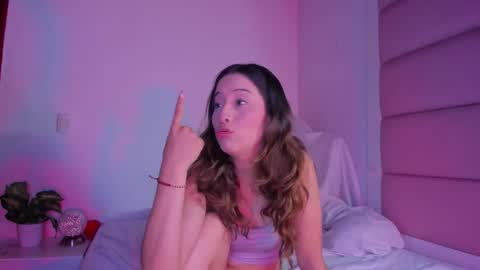 Snapshot of littlee_emma_ chatting on October 8, 4:50 am littlee_emma_ online show from October 8, 4:50 am