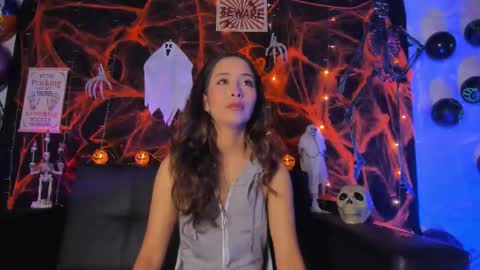 Snapshot of littlee_emma_ chatting on October 30, 11:17 pm littlee_emma_ online show from October 30, 11:17 pm