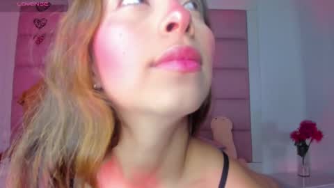 Snapshot of littlee_emma_ chatting on January 8, 3:19 am littlee_emma_ online show from January 8, 3:19 am