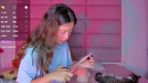 Snapshot of littlee_emma_ chatting on March 6, 3:35 am littlee_emma_ online show from March 6, 3:35 am