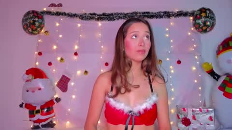 Snapshot of littlee_emma_ chatting on December 24, 3:38 am littlee_emma_ online show from December 24, 3:38 am
