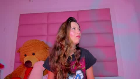 Snapshot of littlee_emma_ chatting on March 3, 3:16 am littlee_emma_ online show from March 3, 3:16 am