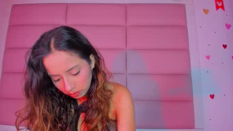 Snapshot of littlee_emma_ chatting on October 27, 3:02 am littlee_emma_ online show from October 27, 3:02 am