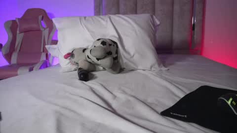 littlee_emma_ online show from April 11, 2:06 am