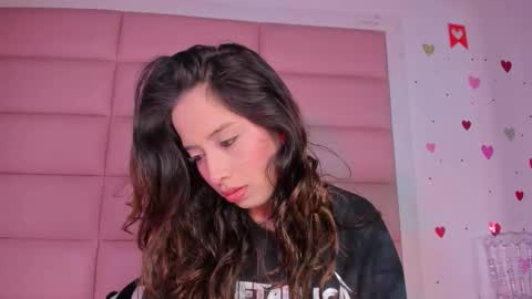 Snapshot of littlee_emma_ chatting on October 22, 3:11 am littlee_emma_ online show from October 22, 3:11 am