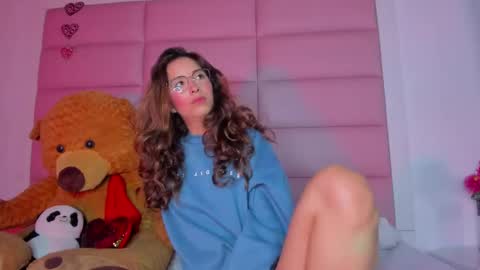 Snapshot of littlee_emma_ chatting on January 17, 4:06 am littlee_emma_ online show from January 17, 4:06 am