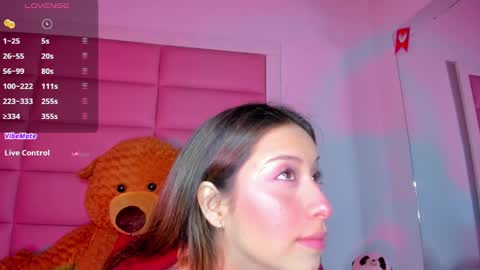 Snapshot of littlee_emma_ chatting on February 22, 3:23 am littlee_emma_ online show from February 22, 3:23 am