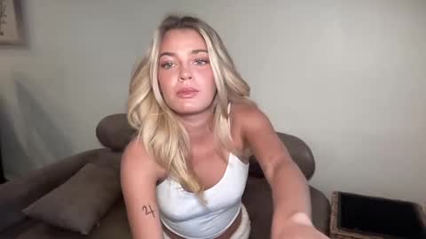 Marciabrady online show from December 24, 8:05 pm