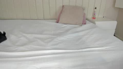 im olivia IG littleolivia01 online show from February 3, 1:19 pm