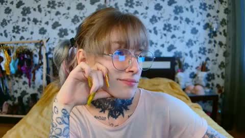 Snapshot of littlespacemouse chatting on September 21, 10:03 am Niki  free tg channel with some photos gifs and info about streams  online show from September 21, 10:03 am