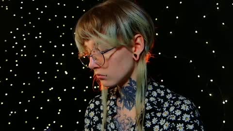 Snapshot of littlespacemouse chatting on December 22, 5:01 am Niki  free tg channel with some photos gifs and info about streams  online show from December 22, 5:01 am