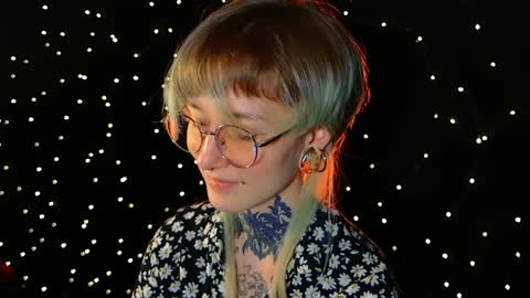 Snapshot of littlespacemouse chatting on December 21, 2:15 pm Niki  free tg channel with some photos gifs and info about streams  online show from December 21, 2:15 pm
