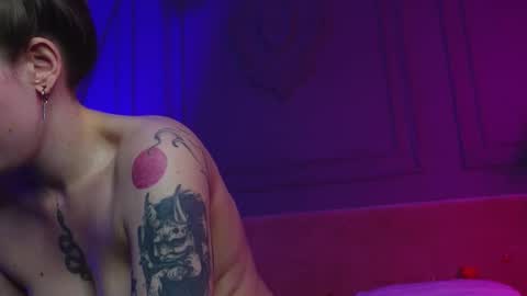 Liv 3 online show from October 24, 4:47 pm