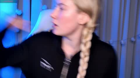 Liv 3 online show from February 19, 1:50 pm