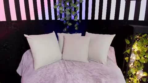 Liz  online show from June 10, 2:27 pm