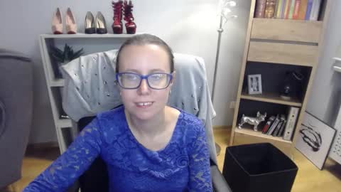 Snapshot of lizzy_sparkle chatting on October 23, 4:51 am Lizzy online show from October 23, 4:51 am