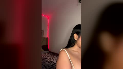 lola19299561 online show from December 18, 6:12 pm