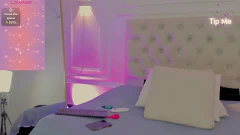 lola red online show from October 3, 8:14 pm