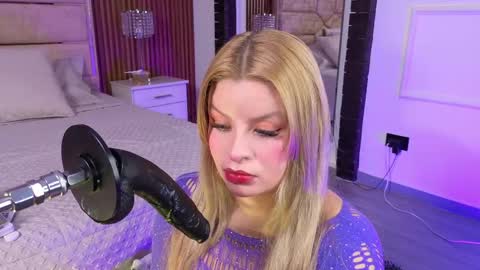 Lola Angel online show from May 28, 9:12 pm
