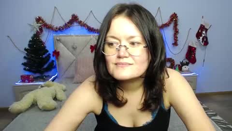 lolahikls online show from January 6, 5:27 pm