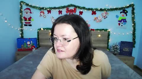 lolahikls online show from December 19, 7:29 am