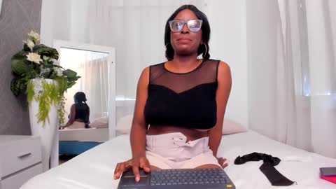 lola online show from September 22, 2:48 pm