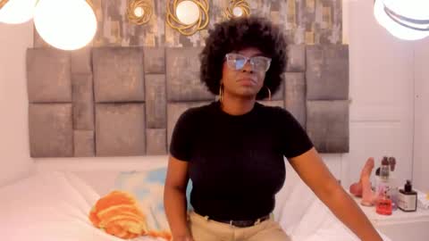 lola online show from October 4, 3:45 am