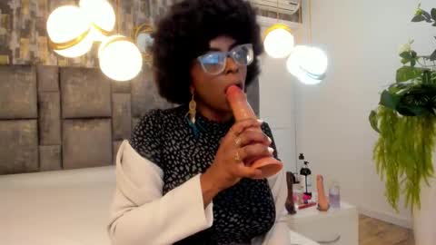 lola online show from October 3, 3:33 am