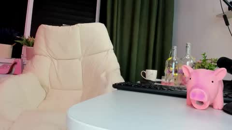 lolalemona online show from November 7, 1:38 pm