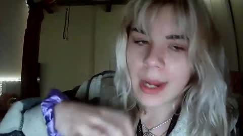 Lola Lixx online show from December 15, 11:37 am