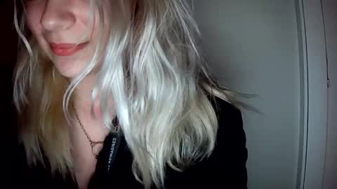 Lola Lixx online show from April 4, 5:12 pm