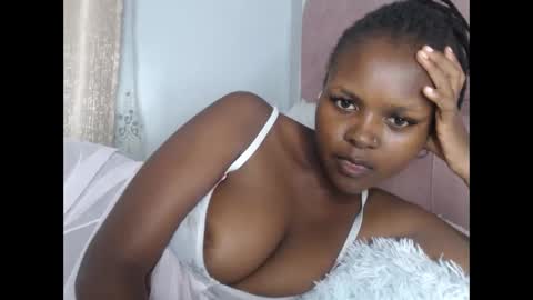 lolamia7 online show from March 23, 5:30 pm