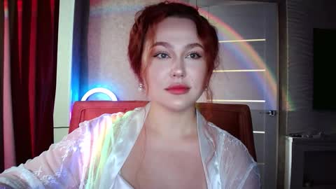 Lola online show from October 4, 12:00 pm