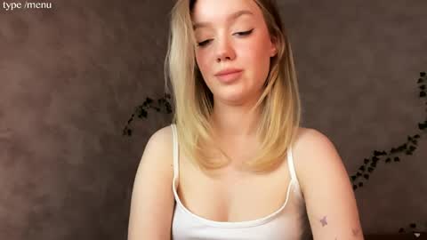 Mia online show from April 11, 7:45 am