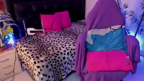 Jennifer  online show from February 21, 6:41 pm