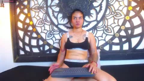Lopera online show from May 3, 8:45 pm