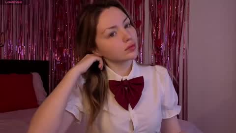 Lora online show from April 5, 2:27 pm