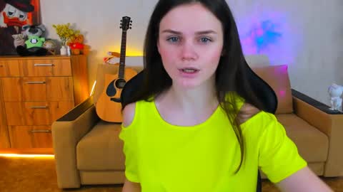 Lora Cain online show from December 5, 2:22 pm