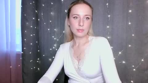 loravine online show from March 24, 2:55 pm