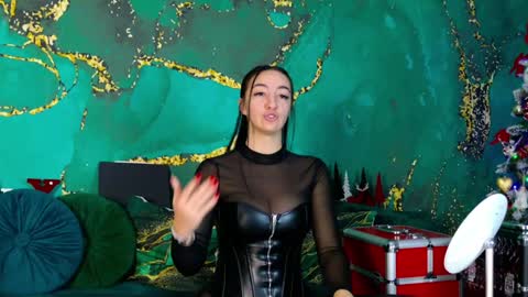 Snapshot of lorawarnner chatting on December 16, 5:00 pm Miss online show from December 16, 5:00 pm