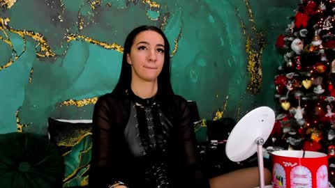 Snapshot of lorawarnner chatting on December 6, 9:32 am Miss online show from December 6, 9:32 am