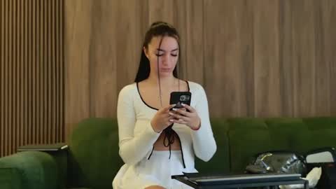 Snapshot of lorawarnner chatting on March 2, 7:43 am Miss online show from March 2, 7:43 am