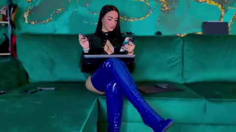 Snapshot of lorawarnner chatting on January 23, 4:38 pm Miss online show from January 23, 4:38 pm